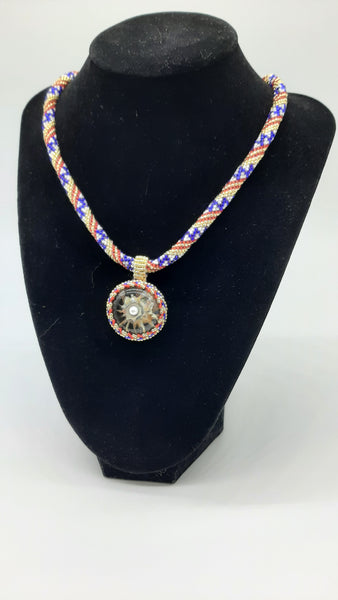 Peyote with a twist for a glass bead